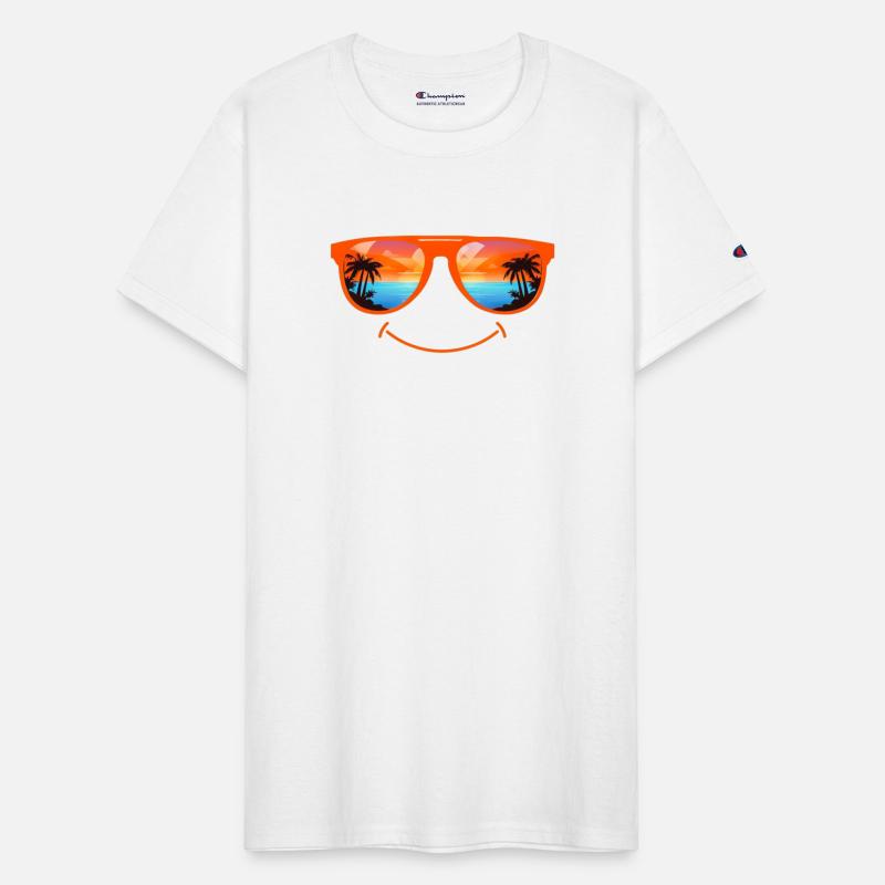 Bright Aviator Sunglasses Reflects Tropical scene