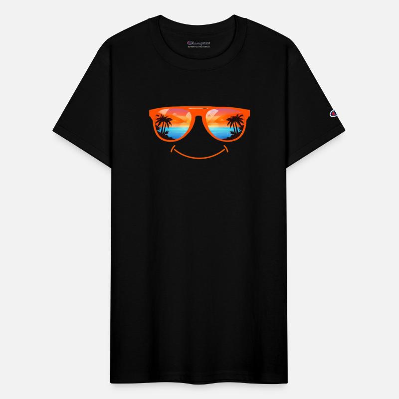 Bright Aviator Sunglasses Reflects Tropical scene