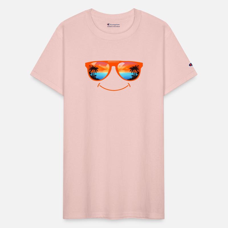Bright Aviator Sunglasses Reflects Tropical scene