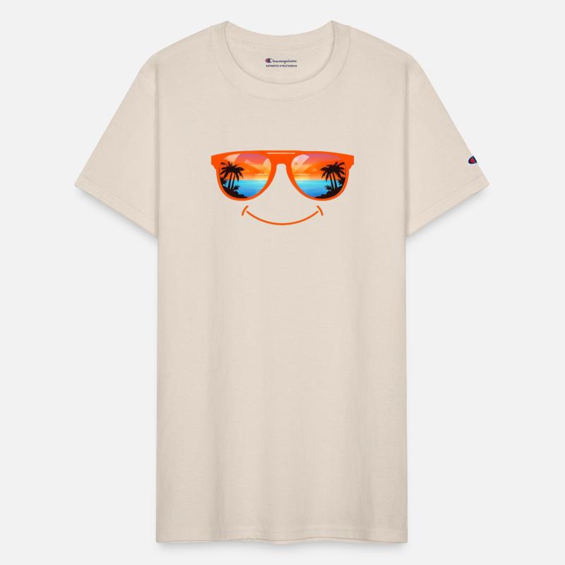 Bright Aviator Sunglasses Reflects Tropical scene